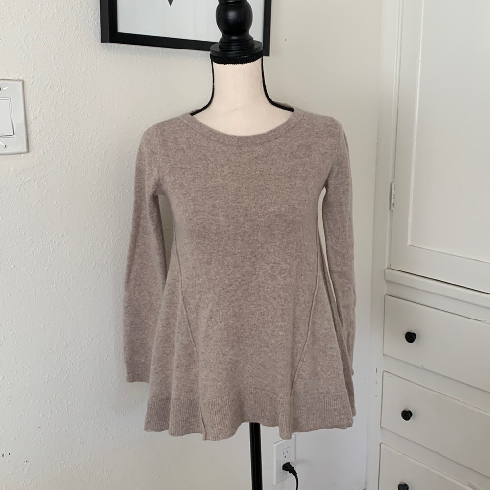 Premise Cashmere sweater size XS flares out at the bottom